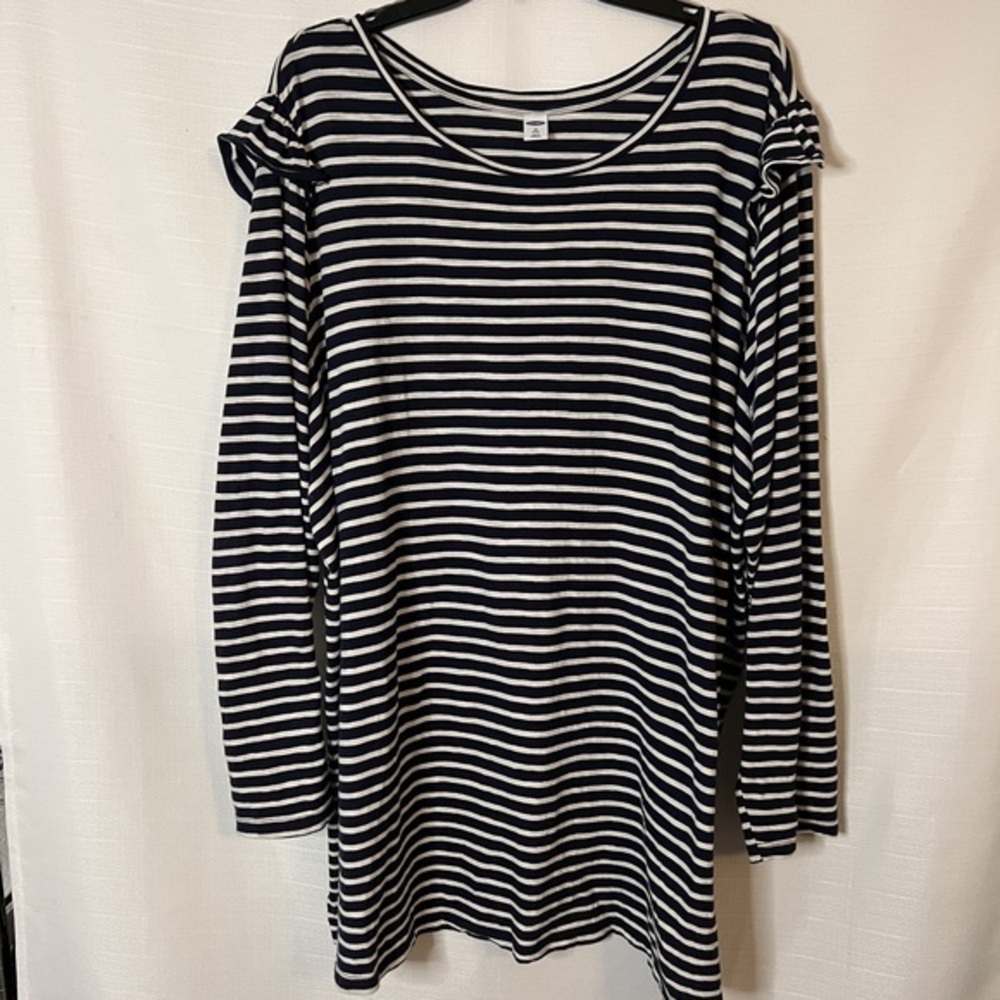 OLD NAVY BLUE AND WHITE STRIPE LONG SLEEVE TEE